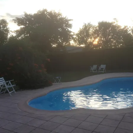 Les Hirondelles * Castelnau-sur-lʼAuvignon